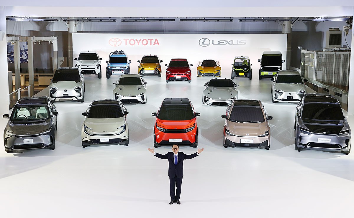 Akio introducing Toyota and Lexus EVs